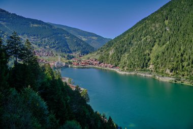 Uzungl Gölü, Trabzon ilinin Trabzon ilçesinin güneyinde yer alan bir göldür..