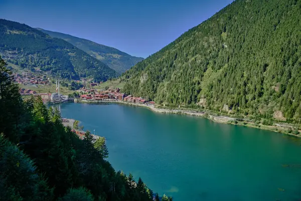 Uzungl Gölü, Trabzon ilinin Trabzon ilçesinin güneyinde yer alan bir göldür..