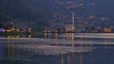 Uzungl Gölü (Türkçe: Uzungl Gölü) (Türkçe: 