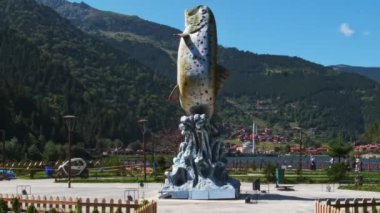 Uzungl Gölü, Trabzon ilinin Trabzon ilçesinin güneyinde yer alan bir göldür..