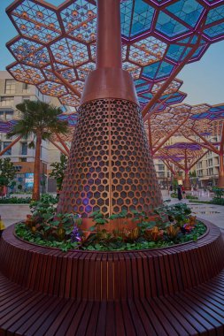 Peral 'daki Gewan Adası' nda kristal geçit. Katar 'ın en uzun iklimlendirilmiş yaya geçidi Gewan Adası' nın ticari merkezi olacak..