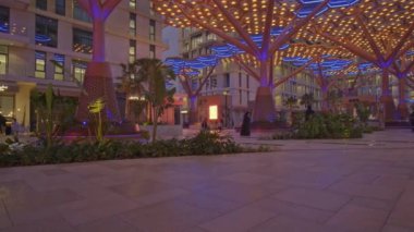 Doha, Katar-14 Ocak 2025: Peral 'deki Gewan Adası' nda kristal geçit. Katar 'ın en uzun iklimlendirilmiş yaya geçidi Gewan Adası' nın ticari merkezi olacak..