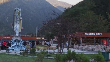 Uzungl, Trabzon -Türkiye - 27 Eylül 2024: Uzungl Gölü (Uzungl Gölü) veya yerel Romeyka dilinde: eraho, Trabzon şehrinin güneyinde yer alan bir göldür..