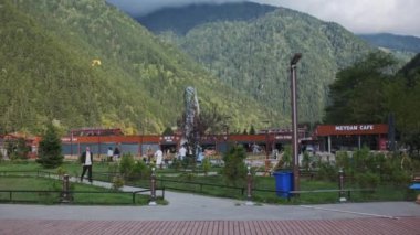 Uzungl, Trabzon -Türkiye - 27 Eylül 2024: Uzungl Gölü (Uzungl Gölü) veya yerel Romeyka dilinde: eraho, Trabzon şehrinin güneyinde yer alan bir göldür..