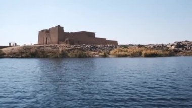 Kalabsha Tapınağı (Türkçe: Kalabsha Tapınağı), Mısır 'ın Aswan şehrinin 50 km güneyinde Bab al-Kalabsha (Kalabsha Kapısı)' da bulunan eski bir Mısır tapınağıdır.