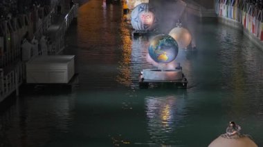 Doha, Katar-4 Aralık 2022: Qanat Quartier 'de Qarnevale Quartier, FIFA Dünya Kupası Katar 2022 gecesi çekilen inci, Doha Katar