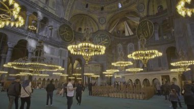 İstanbul, Türkiye - 29 Mart 2025: Ayasofya (Türk Ayasofya) Ayasofya Ayasofya Büyük Camisi, Fatih 'te büyük bir kültürel ve tarihi mekan olarak hizmet veren bir cami, müze ve eski bir kilisedir.