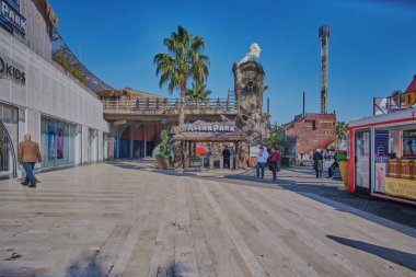 İstanbul, Türkiye - 10 Nisan 2025: İstanbul Viaport Marina, İstanbul 'un Asya yakasında yer alan büyük bir eğlence ve alışveriş merkezi.. 