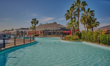 İstanbul, Türkiye - 10 Nisan 2025: İstanbul Viaport Marina, İstanbul 'un Asya yakasında yer alan büyük bir eğlence ve alışveriş merkezi.. 