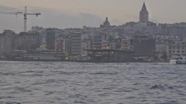 İstanbul, Türkiye - 10 Nisan 2025: Galata Kulesi (Türkçe: Galata Kulesi) resmi olarak Galata Kulesi, İstanbul 'un Beyoyolu ilçesinin Galata bölgesinde bulunan bir ortaçağ Ceneviz kulesidir.. 