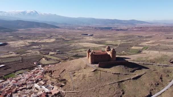 Vista Aérea Del Castillo Calahorra Mostrando Patio Renacentista Situado Cerca — Vídeo de stock