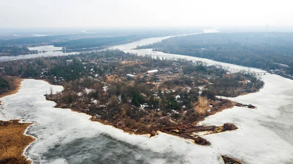 Pripyat Nehri 'nde batan mavnalar, sınırlama bölgesi, Çernobil, Ukrayna