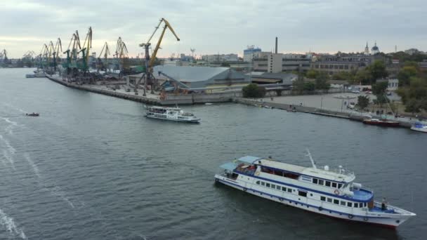 Kherson Ucrânia Outubro 2021 Embankment Cidade Kherson Porto Comércio Marítimo — Vídeo de Stock