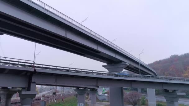 Widok Skrzyżowanie Dróg Przed Mostem Darnickiego Kijowie Ukraina 2019 Droga — Wideo stockowe