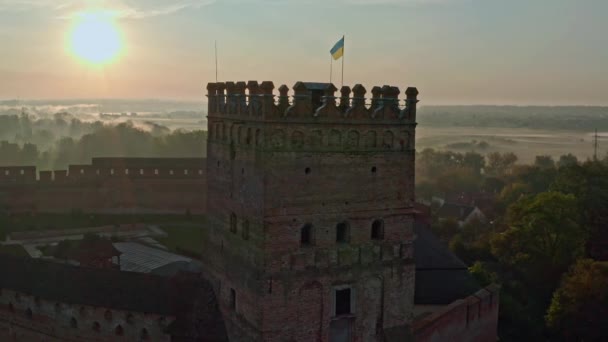 Antigua Fortaleza Lutsk Drone Vista Una Mañana Brumosa Castillo Lubart — Vídeo de stock