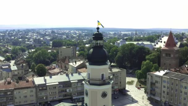 乌克兰Drohobych市中心 位于Drohobych历史文化中心的市政厅空中摄影 全景全市 — 图库视频影像