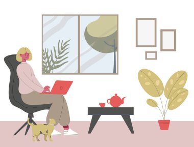 Profesyonel serbest yazarlık içeriği, yazarlar ve gazeteciler. Kadın karakter serbest çalışanı dizüstü bilgisayarla odada oturuyor. Kadın kediyle evden çalışıyor, içerik vektörü yaratıyor