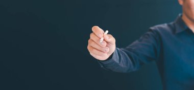 Kalemi göster ve not al..