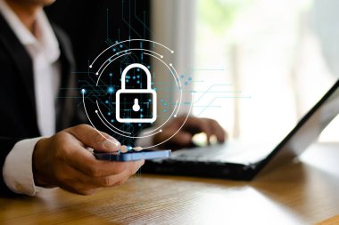 Ağ güvenlik sistemi çevrimiçi banka hesaplarına bağlanmak için akıllı telefonları kullanır, hackerler bilgiyi ve mahremiyeti korur ve internet ağ bilgi güvenliği teknolojisini korur.