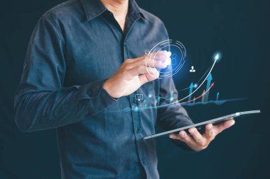 Satış pazarlama sistemi kavramına göre, müşteri ilişkileri yönetimi (CRM) CRM veritabanının analizini desteklemek için grafik arayüzü üzerinde gelecekteki başvuru hizmetini ortaya koymaktadır..