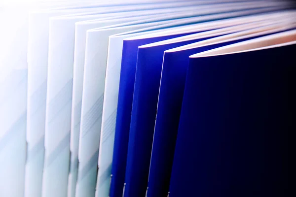 Primer Plano Una Pila Libros Azules Biblioteca —  Fotos de Stock