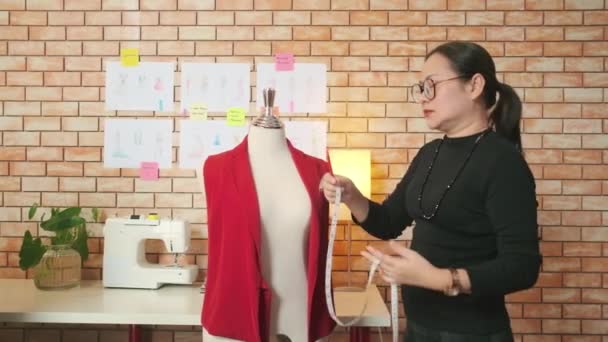 Asian Middle Aged Female Fashion Designer Works Studio Measuring Puppet — Vídeos de Stock