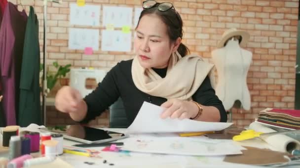 Asian Middle Aged Female Fashion Designer Works Studio Choosing Thread — Stockvideo