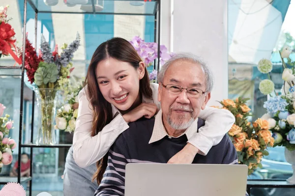 Asian Young Beautiful Daughter Teasing Her Father Love Senior Male 免版税图库图片