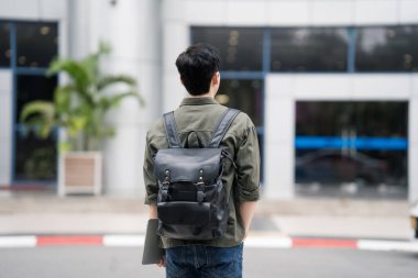 Okuldaki genç Asyalı öğrenci.