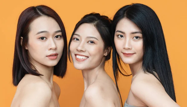 Фотографія Трьох Молодих Азіатських Жінок — стокове фото