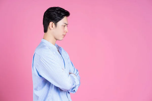 Portret Van Jonge Aziatische Man Roze Achtergrond — Stockfoto