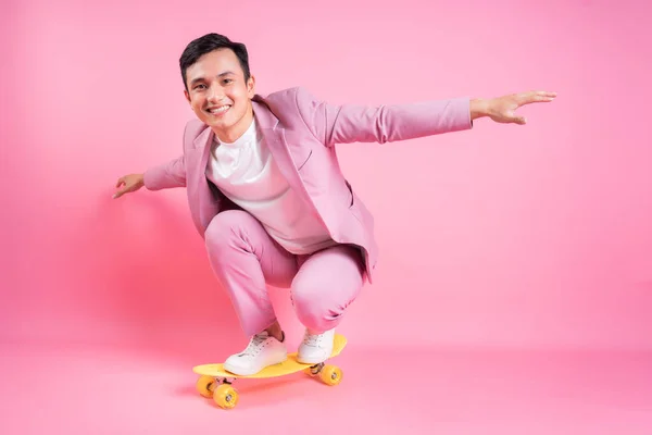 Imagem Jovem Homem Asiático Jogando Skate Fundo — Fotografia de Stock