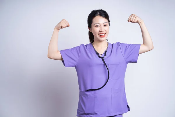 Retrato Joven Enfermera Asiática Sobre Fondo Blanco —  Fotos de Stock