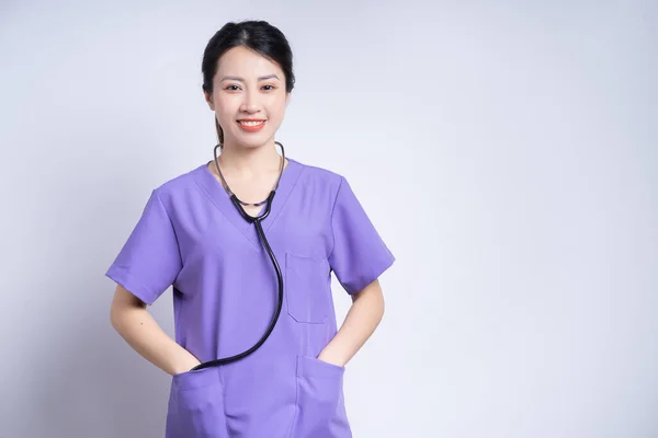 흰옷을 아시아 간호사의 — 스톡 사진