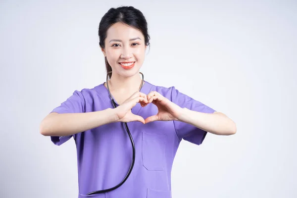 Retrato Joven Enfermera Asiática Sobre Fondo Blanco — Foto de Stock