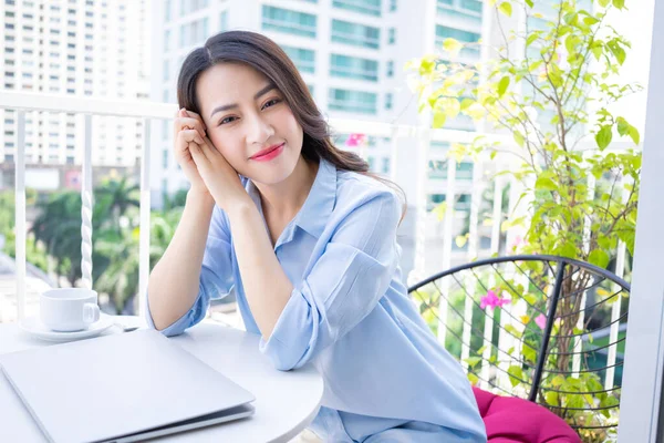 Imagem Jovem Mulher Negócios Asiática Trabalhando Casa — Fotografia de Stock