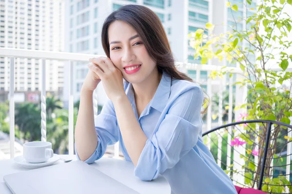 Imagem Jovem Mulher Negócios Asiática Trabalhando Casa — Fotografia de Stock