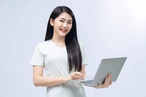 Menina Asiática Segurando Laptop Fundo — Fotografia de Stock