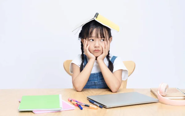 공부하는 아시아인 아이의 — 스톡 사진