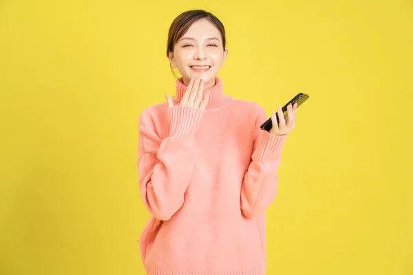 Imagem Jovem Menina Asiática Usando Smartphone Fundo — Fotografia de Stock