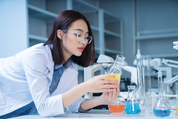Image Young Asian Woman Working Lab — Stock Photo, Image