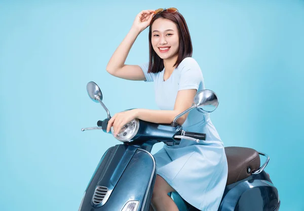 Jovem Asiático Mulher Moto — Fotografia de Stock