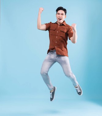 Arkaplanda Asyalı genç bir adamın resmi