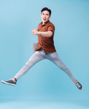 Arkaplanda Asyalı genç bir adamın resmi