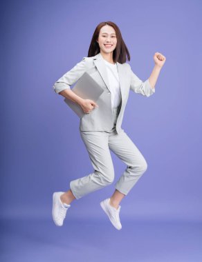 Arka planda Asyalı genç iş kadınının fotoğrafı