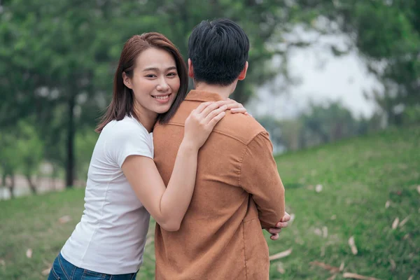 Photo Young Asian Couple — Stock Photo, Image