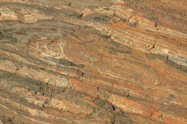 Maden ocağındaki taşın dokusu. Yerden çıkarılan taşın doğal görünüşü.