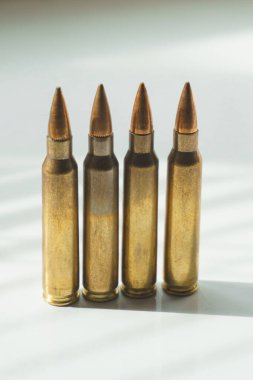 Bir saldırı tüfeği için cephane yakın çekim. Küçük silahlar için küçük kalibreli mühimmat.