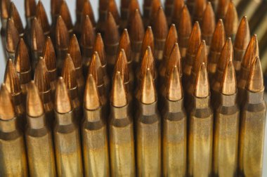 Bir saldırı tüfeği için cephane yakın çekim. Küçük silahlar için küçük kalibreli mühimmat