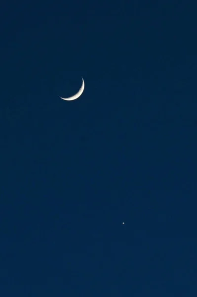Mond Und Venus Blauen Nachthimmel — Stockfoto